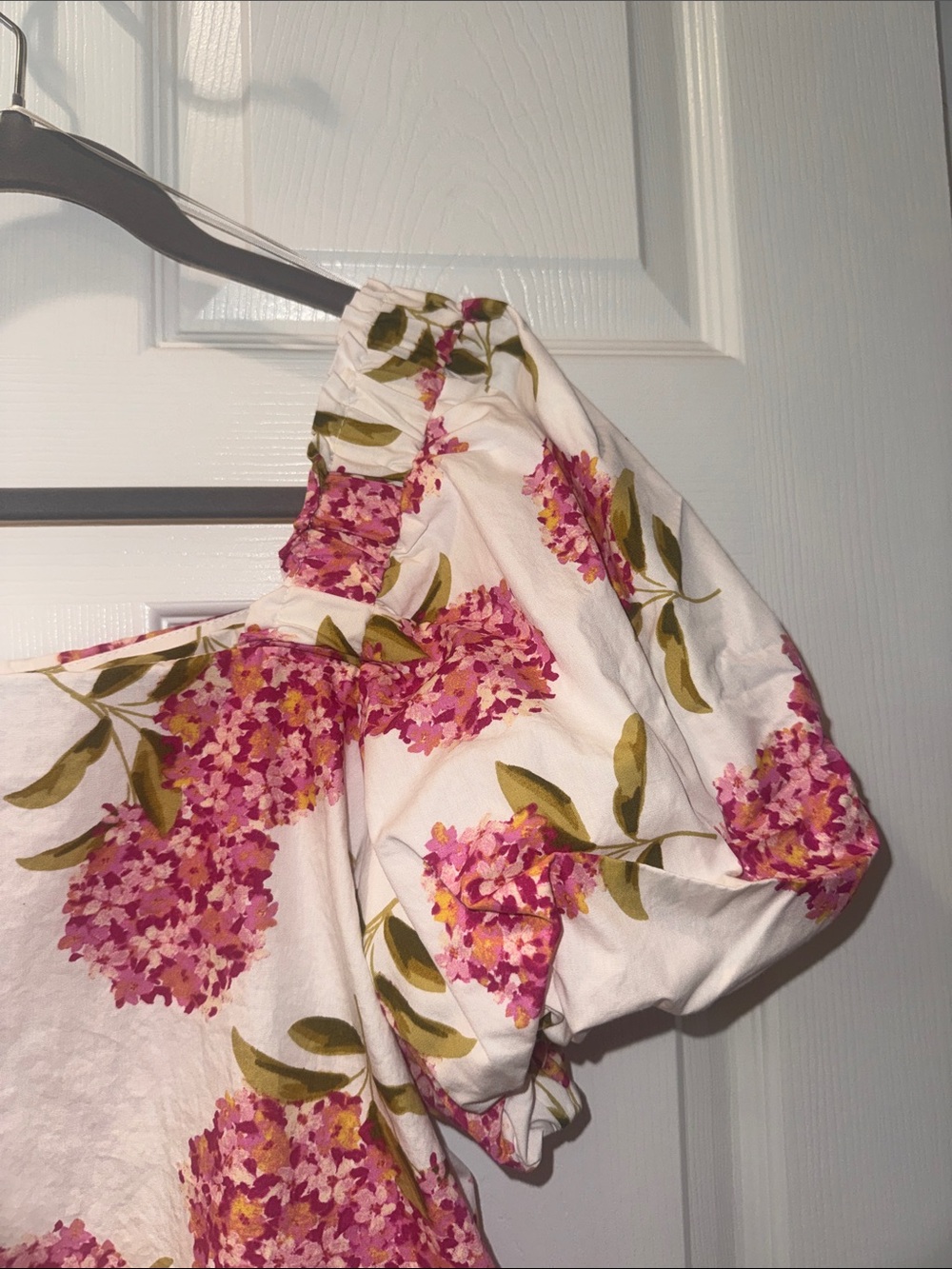 Crave Women’s Floral Puff-Sleeve Top - Pink Hydrangea Print - Picture 2 of 11